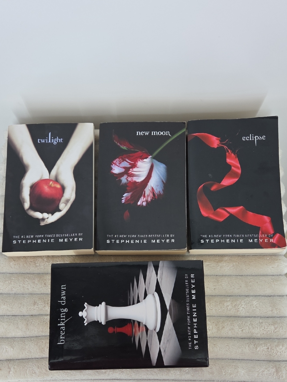Stephenie Meyer Twilight Saga Paperback Set - Black & Red Covers